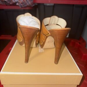 Michael Kors Gold and Tan Women's Heels: Size 9 1/2